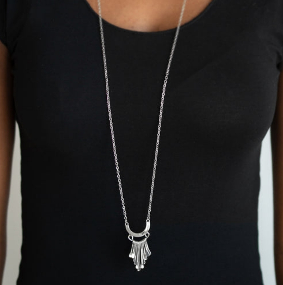 Trendsetting Trinket Elegant Silver Pendant Necklace